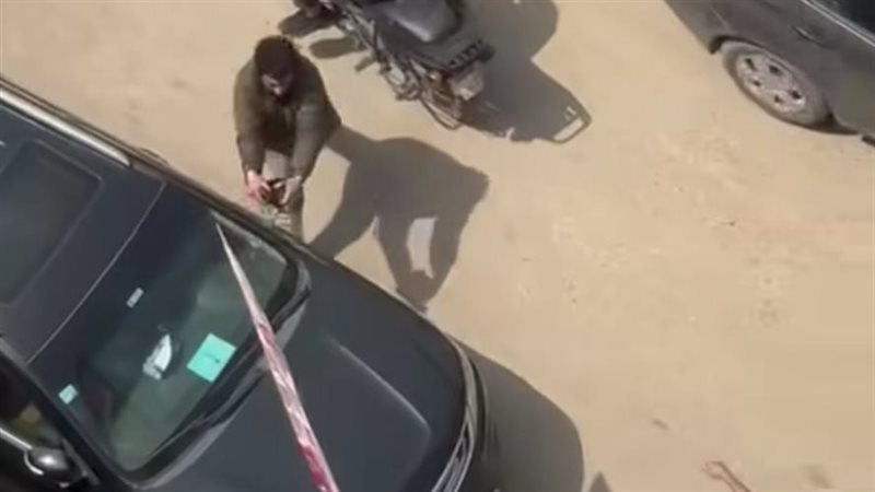 “بيكسر العربيات”، أهالي عزبة النخل يناشدون الداخلية لضبط شخص يعتدي على المواطنين
