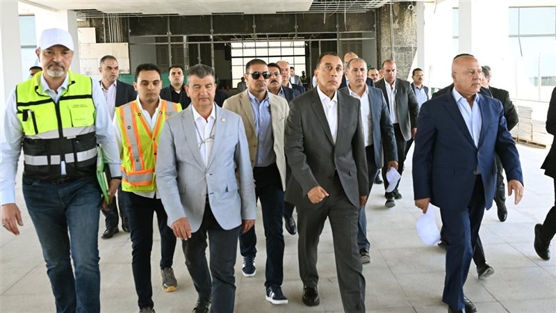 مدبولي يتفقد مشروع الخط الأول من شبكة القطار الكهربائي السريع «السخنة – العلمين – مطروح» (صور)