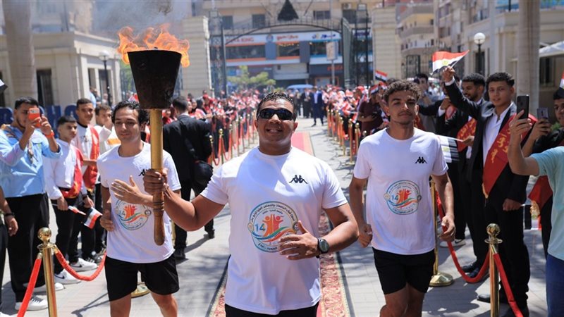 شعلة أسبوع شباب الجامعات تصل بنها، محافظ القليوبية ورئيس الجامعة يؤكدان دعم المواهب الطلابية