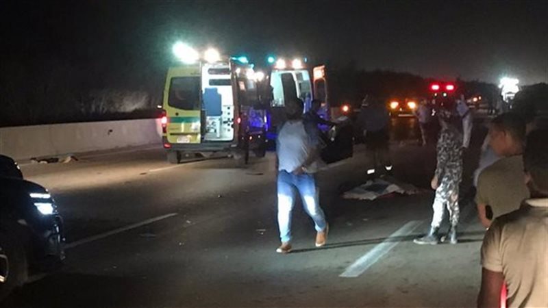 إصابة 4 أشخاص في حادث تصادم سيارتي نقل بالشيخ زايد