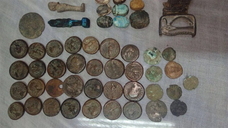 كيف وصلت إليهما؟ تفاصيل ضبط آثار يونانية من البرونز بحوزة عاملين بالمنيا