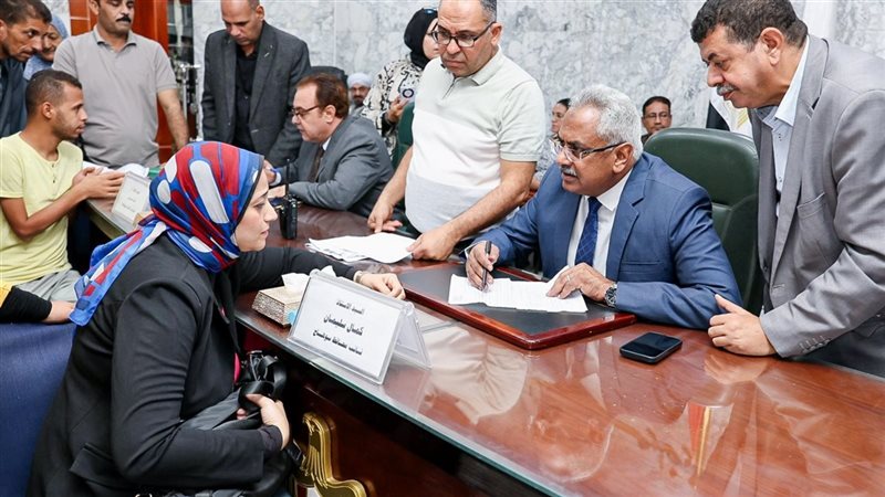 نائب محافظ سوهاج يعقد اللقاء الجماهيري الأسبوعي لبحث شكاوى المواطنين