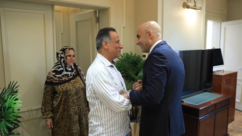 بعد جولة محافظ القليوبية، وزير التعليم يكرّم مديرَي مدرستي برقطا الإعدادية وكفر الجزار