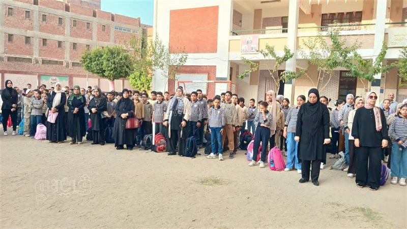 دقيقة حداد في طابور الصباح على روح معلم توفي داخل الفصل في بني سويف