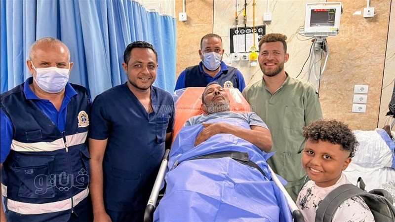 والد طفل الإسعاف يغادر مستشفى جامعة بني سويف بعد تحسن حالته الصحية
