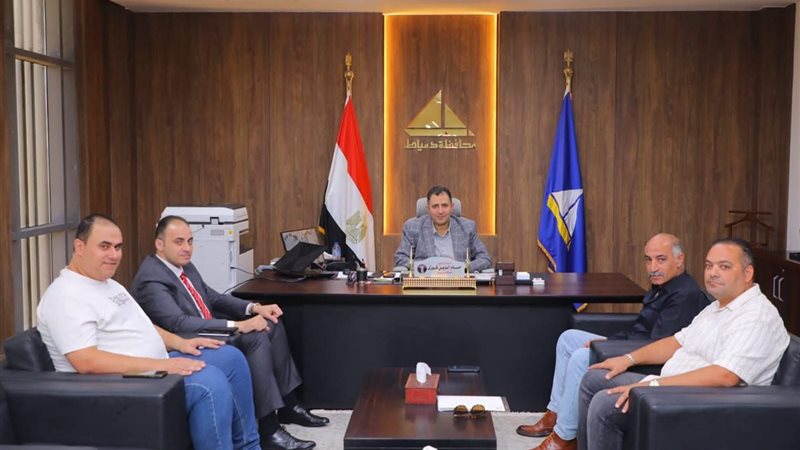 محافظ دمياط يوجه بتذليل العقبات أمام المستثمرين