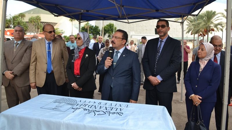 رئيس جامعة الإسكندرية يتفقد سير العملية التعليمية في أول أيام العام الجديد