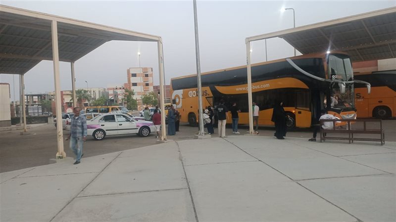 محافظ قنا يوجه بتكثيف الرقابة على مجمع المواقف الجديد لضمان انتظام حركة النقل