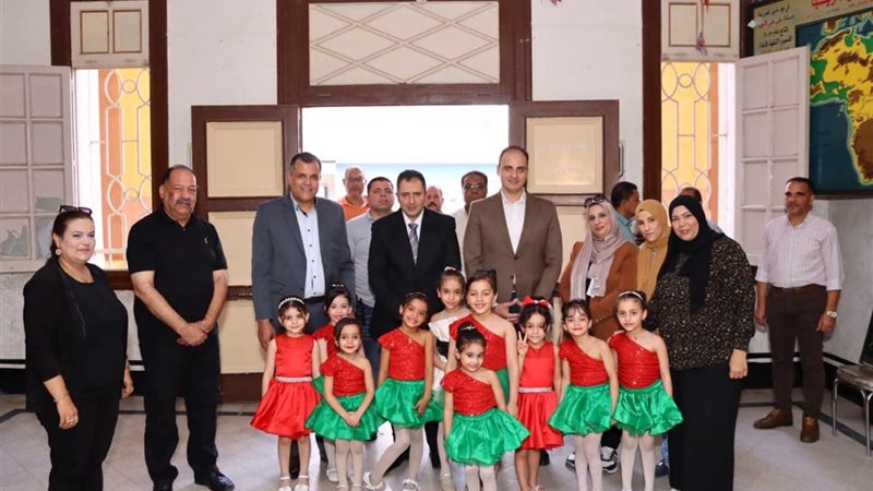 محافظ دمياط يشهد توزيع مستلزمات دراسية لـ 380 طالبا ضمن مبادرة “إلى المدرسة”