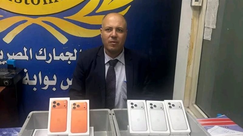 جمارك مطار سوهاج تضبط محاولة تهريب عدد من الهواتف المحمولة