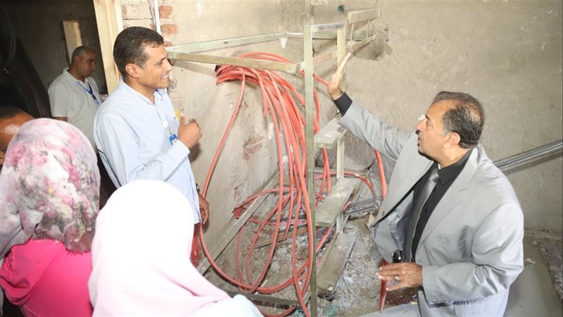 رئيس جامعة قنا يتابع أعمال رفع كفاءة وتطوير مبنى “ب” بالمدينة الجامعية للطالبات (صور)