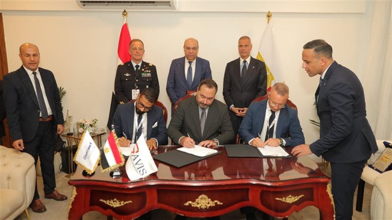 الحفني يشهد توقيع مذكرة تفاهم ثلاثية بين أكاديمية مصر للطيران وSAVIS وFlyon Aero الإيطالية