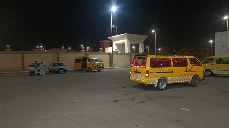 مواقف قنا: انضباط كامل وسيولة في حركة الركاب بالمجمع الجديد