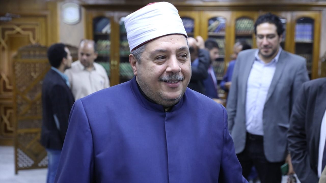 مفتي الجمهورية يطمئن على وكيل الأزهر إثر تعرضه لانقلاب سيارته