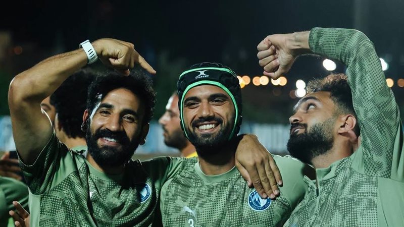 بعد خضوعه لجراحة عاجلة في كينيا، محمود مرعي يرتدي واقي الرأس