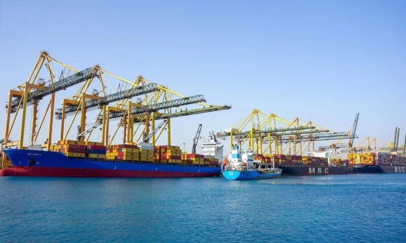 موانئ السعودية تتداول أكثر من 341 مليون طن من الشحنات خلال 2025
