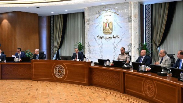 مدبولي: التوسع في معارض “أهلاً مدارس” بتخفيضات كبيرة والبيض بـ 70 جنيها