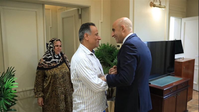 بعد واقعة الجلابية، مدير مدرسة برقطا: مستمر في عملي والوزير قابلني بشكل محترم
