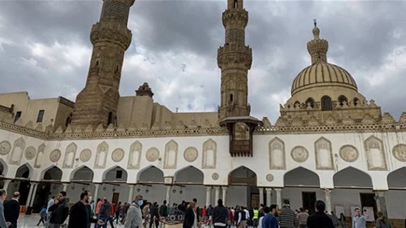 ما حكم تطهير سجاد المساجد وإزالة النجاسات بالبخار والتنظيف الجاف؟ الإفتاء تجيب