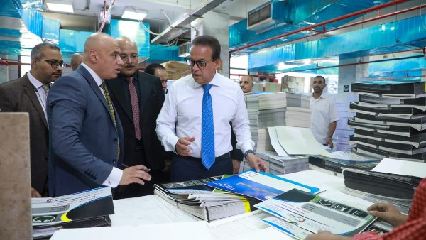 وزير الصحة يتفقد مخازن التموين الطبي للاطمئنان على المخزون الاستراتيجي من المستلزمات الطبية