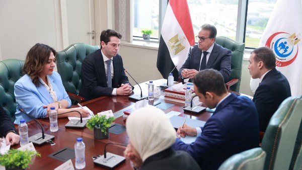 إسعاف هليكوبتر في مصر.. وزير الصحة يبحث تطوير منظومة الإسعاف الجوي