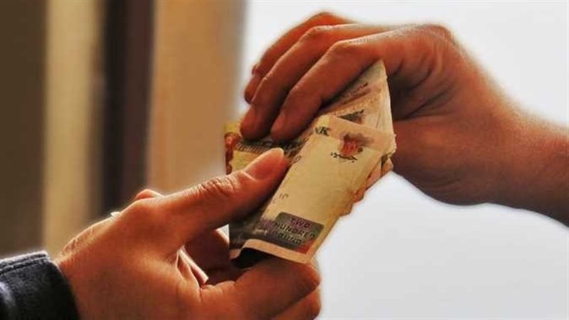 بعد هروبه وضبطه، موظف سابق أمام الجنايات بتهمة تقاضي رشوة 20 ألف جنيه