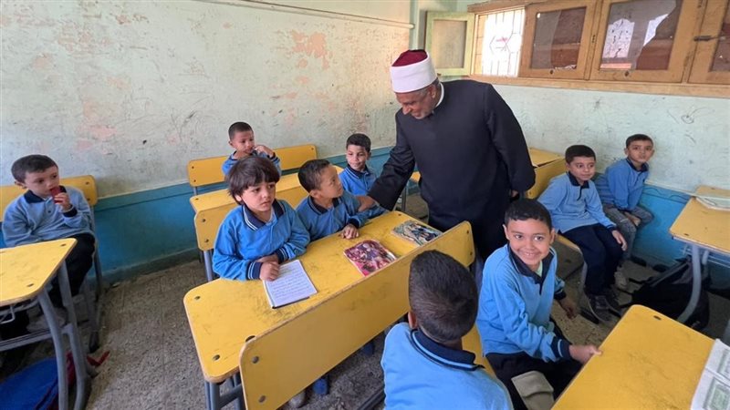 خلال جولته بالغربية، رئيس قطاع المعاهد الأزهرية يشدد على ضرورة تقديم أحدث طرق التدريس