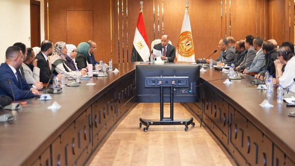 العمل: مهلة 6 أشهر لشركات إلحاق العمالة بالخارج لتوفيق أوضاعها