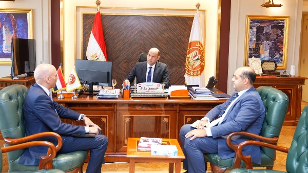 وزير العمل يبحث مع سفيرنا في لبنان أوضاع العمالة المصرية