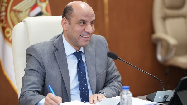 العمل: اعتماد 5732 ناجحًا بمهنة مساعد خدمات صحية