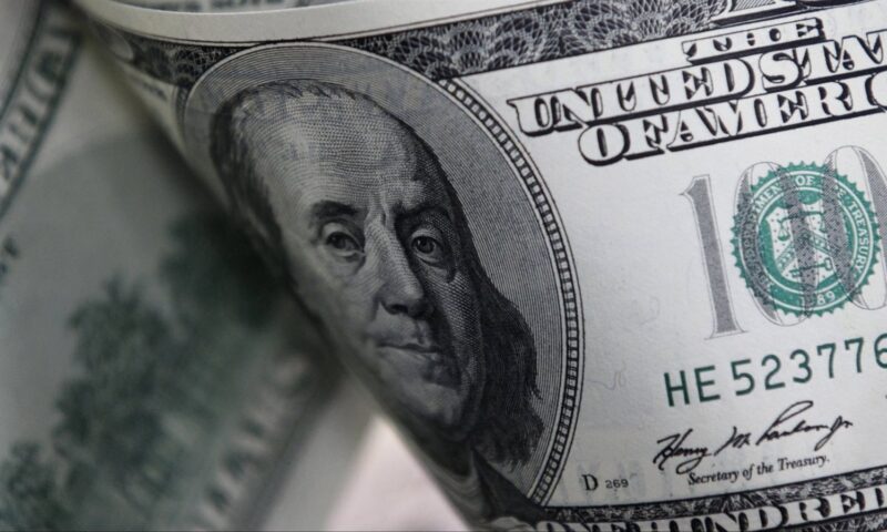 تراجع مفاجئ في سعر الدولار اليوم بالبنوك