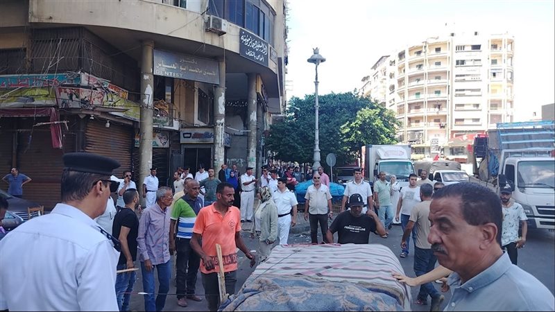 حملة مكبرة لرفع إشغالات الباعة الجائلين بمنطقة المنشية بالإسكندرية