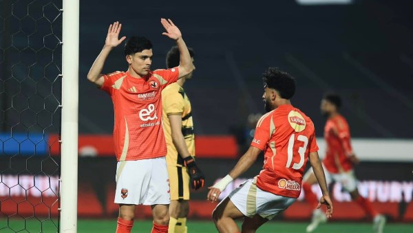 إعلامي يكشف شرط الأهلي لتجديد عقد أشرف بن شرقي