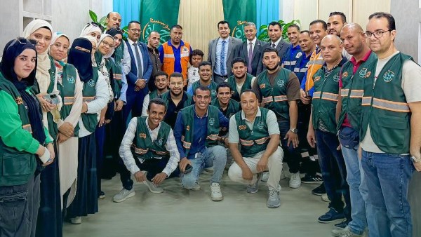 بعد انقاذ والده.. حياة كريمة ببني سويف تكرم أبطال هيئة الإسعاف والطفل محمد رجب