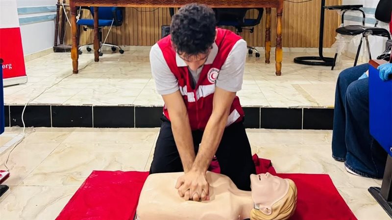 الهلال الأحمر يرفع جاهزية ألف متطوع في 27 فرعا بالتدريب على الإسعافات الأولية