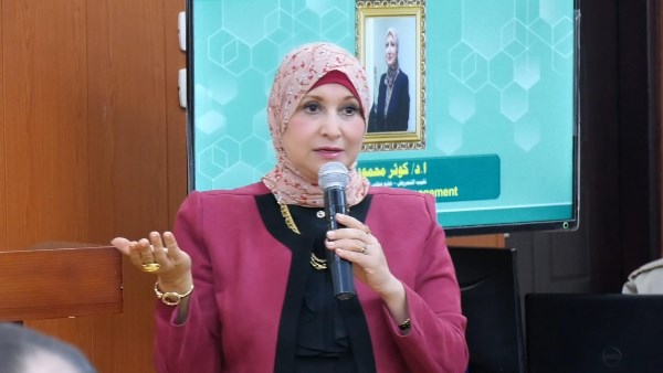 بعد واقعة الصلاة مع مسن.. نقابة التمريض تكرم الممرض علي محمد