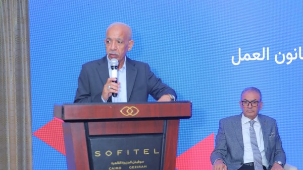 عبد المنعم الجمل: تحسين ظروف العمل وحقوق العمال ركيزة لتعزيز تنافسية الصناعة
