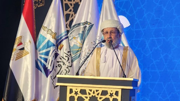 الأسرة وضغط التحولات.. الإفتاء العماني يحذر من الانشغال الرقمي وتراجع الدور التربوي