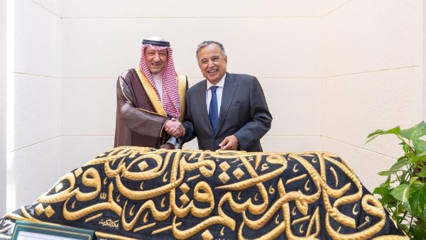السعودية تهدي جامعة الدول العربية قطعة من كسوة الكعبة المشرفة
