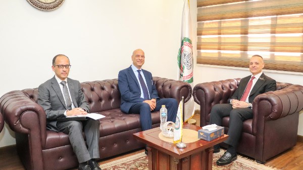 البرلمان العربي يبحث مع الخارجية المصرية تعزيز التعاون والتنسيق المؤسسي