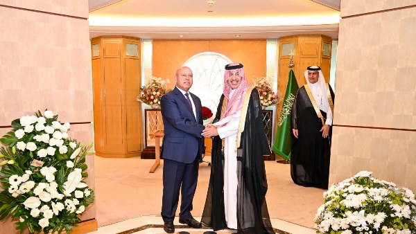 كامل الوزير يهنئ سفير السعودية باليوم الوطني ويؤكد عمق العلاقات بين البلدين