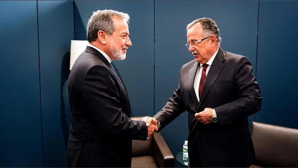 نبيل فهمي يبحث مع عباس عراقجي التداعيات الراهنة