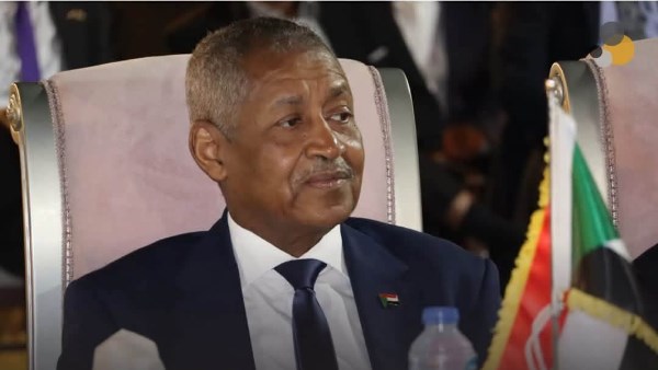 سفير السودان بالقاهرة يغادر منصبه