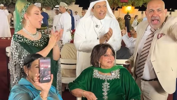 نجوم مهرجان ظفار يحتفلون بعيد ميلاد سهير المرشدي