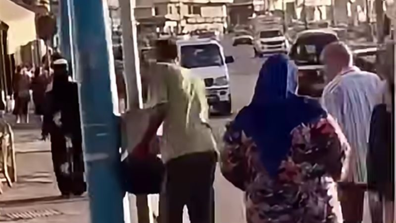 الأمن يفحص واقعة خلع صناديق قمامة من أعمدة الإنارة بالعجمي تمهيدا لسرقتها (فيديو وصور)