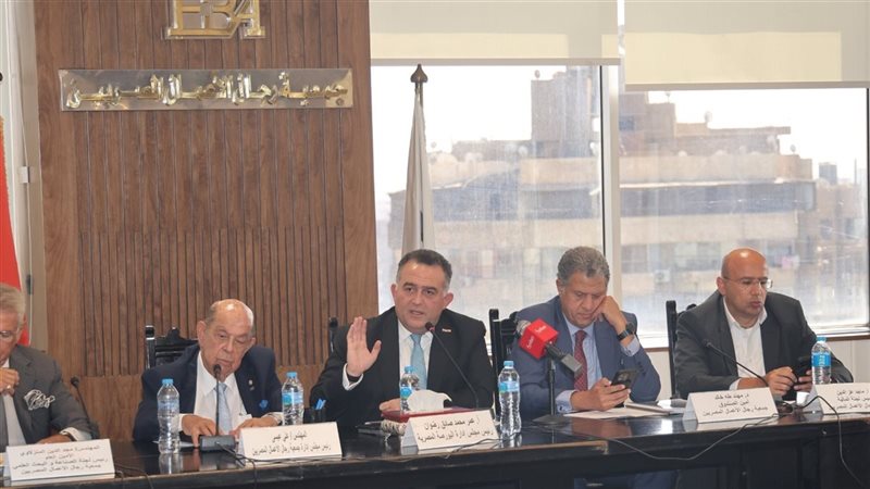 البورصة المصرية وجمعية رجال الأعمال تبحثان مزايا القيد ومستجدات السوق