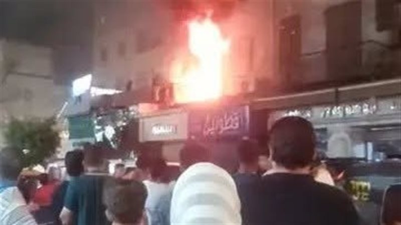حريق هائل يلتهم شقة سكنية بشارع منصور في حلوان (صور)