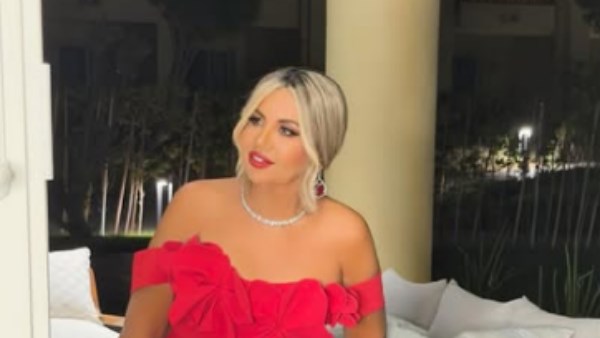بوسي شلبي تتألق بالأحمر في أحدث ظهور لها.. شاهد