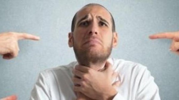 شلل الأحبال الصوتية مرض غريب يفقدك النطق.. اكتشف أسبابه