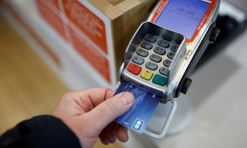 من أسوأ عادات البطاقات الائتمانية.. 41% من حاملي البطاقات يفعلونها